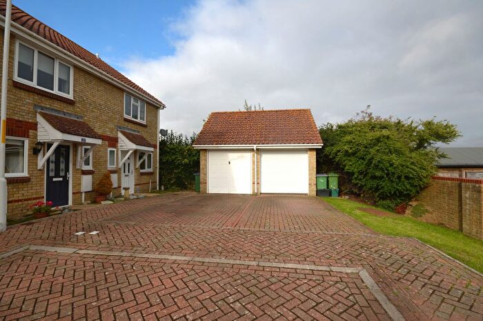2 Bedroom Property For Sale In Oakham Drive, Lydd, TN29