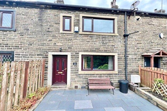 3 Bedroom Property To Rent In Rake Bank, Halifax, HX2