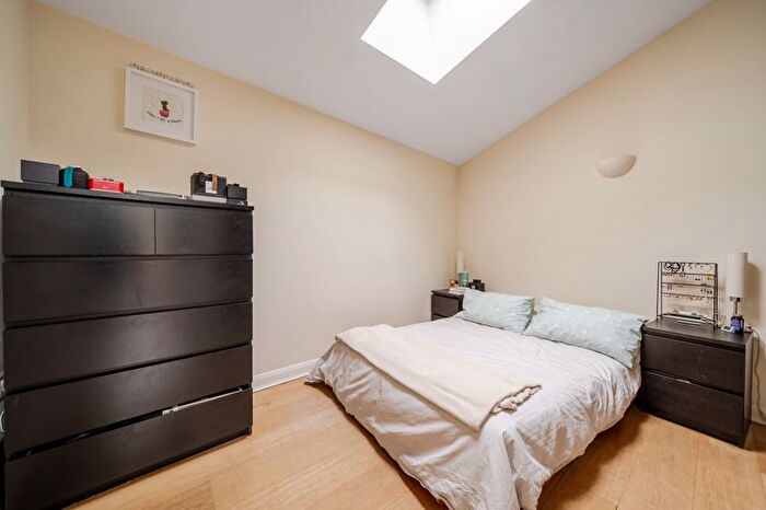 1 Bedroom Flat To Rent In Brewster Place, Kingston Upon Thames, KT1