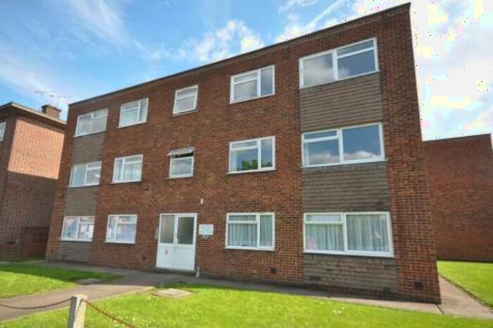 1 Bedroom Flat For Sale In Byfield Court, Station Road, West Horndon, CM13