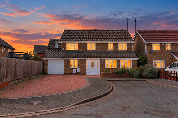 5 Bedroom Detached House For Sale In Baunhill Close, Northampton, Northamptonshire, NN3