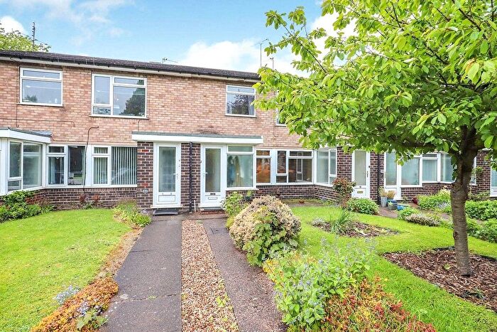 2 Bedroom Flat To Rent In Chequerfield Drive, Wolverhampton, West Midlands, WV3