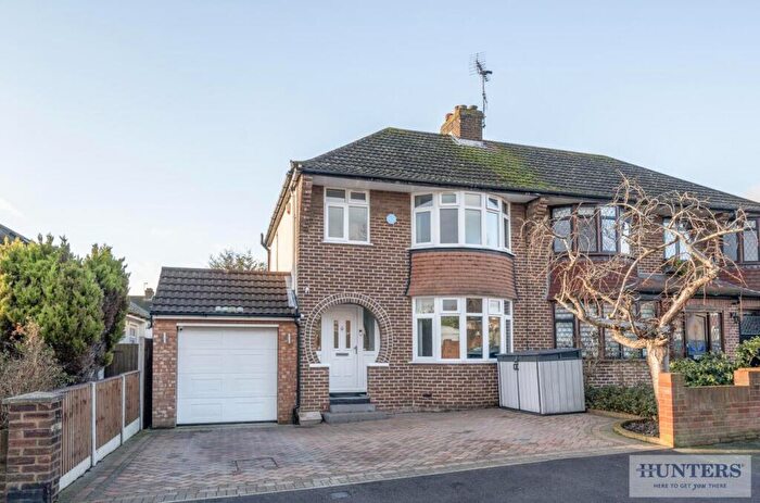 3 Bedroom Semi Detached House For Sale In Ambleside Road, Bexleyheath, DA7