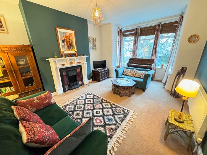 2 Bedroom Flat For Sale In Dallam Road, Shipley, West Yorkshire, BD18