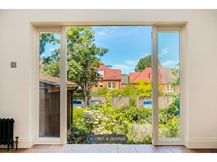 3 Bedroom Maisonette To Rent In West Hill, London, SW15