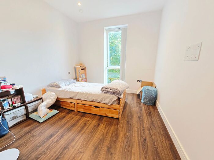 1 Bedroom Flat To Rent In Aldenham Road, Watford, WD19
