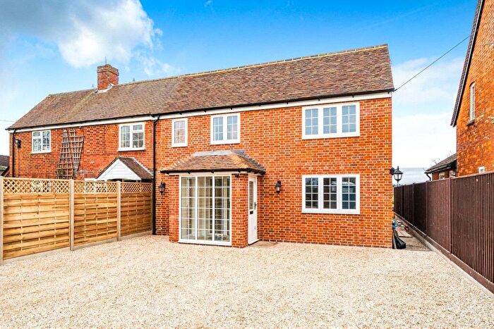 4 Bedroom Semi-Detached House For Sale In Trash Green, Burghfield, Reading, Berkshire, RG30