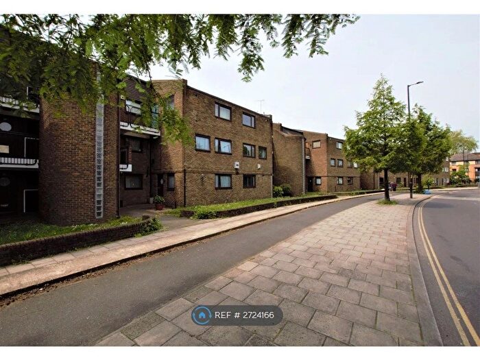 1 Bedroom Flat To Rent In Southwark Park Road, London, SE16
