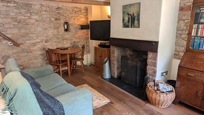 2 Bedroom Cottage For Sale In St Thomas Street, Wells, BA5