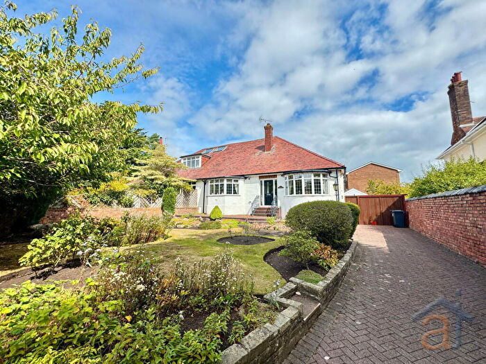 3 Bedroom Semi-Detached Bungalow For Sale In Morley Road, Southport, PR9
