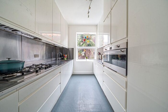 1 Bedroom Flat To Rent In Stowe Road, London, W12