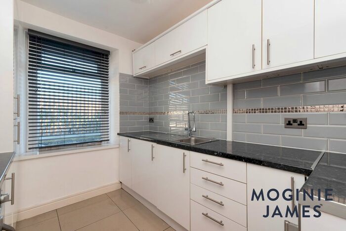 2 Bedroom End Of Terrace House To Rent In Cumnock Place, Cardiff, CF24