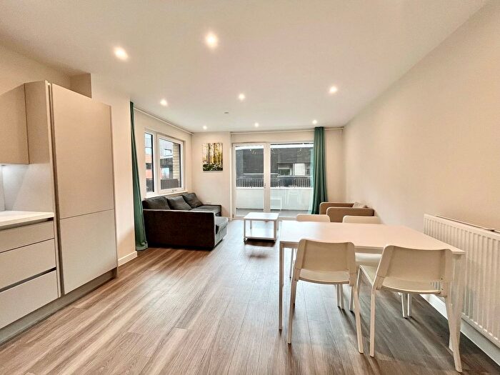 3 Bedroom Flat To Rent In Forest Road, London, E17