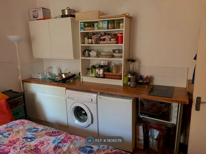 Studio To Rent In Temple Road, Croydon, CR0