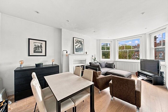 3 Bedroom Flat For Sale In Park Avenue, NW2
