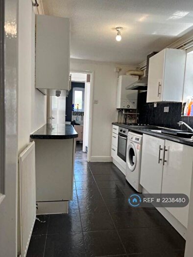 3 Bedroom Terraced House To Rent In Amity Road, Reading, RG1