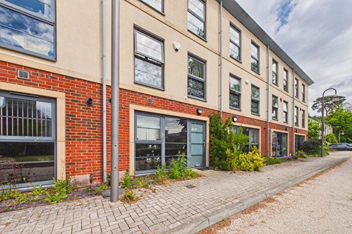 4 Bedroom Terraced House To Rent In Lion Road, Farnborough, Hampshire, GU14