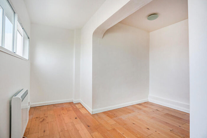 1 Bedroom Flat For Sale In Kings Road, Brighton, BN1