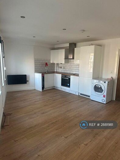 3 Bedroom Flat To Rent In Carlton Square, Carlton, Nottingham, NG4