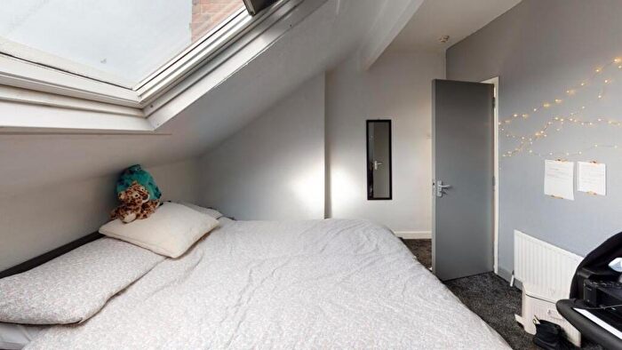 6 Bedroom Terraced House To Rent In Brudenell Grove, Hyde Park, Leeds, LS6