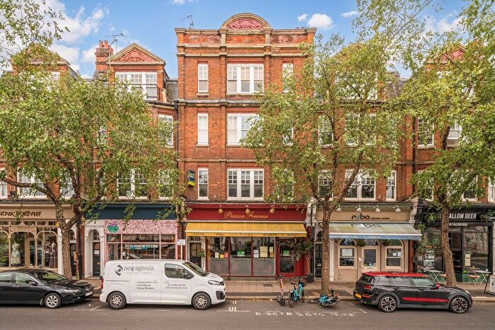 3 Bedroom Flat To Rent In High Street, Teddington, TW11