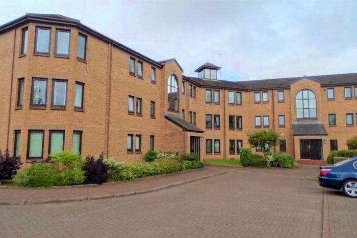 2 Bedroom Flat To Rent In Spacious Bed With Parking At Burgh Hall St, G11