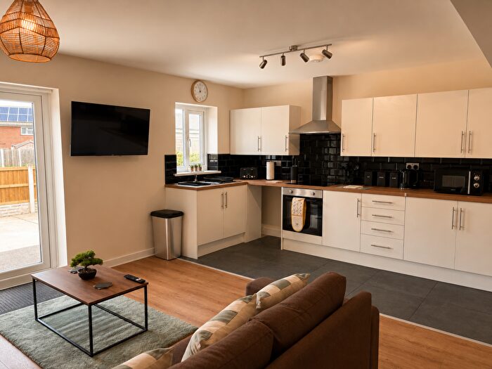 5 Bedroom House Of Multiple Occupation For Sale In First Avenue, Woodlands, Doncaster, DN6