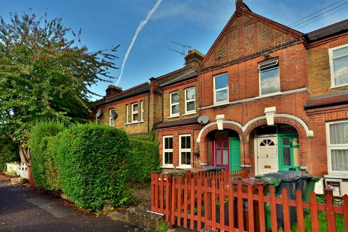 2 Bedroom Flat To Rent In Warner Road, Walthamstow, E17