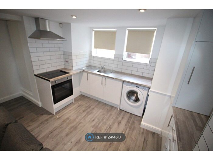 3 Bedroom Terraced House To Rent In Lumley Walk, Leeds, LS4
