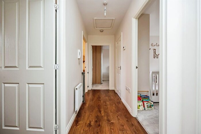 2 Bedroom Flat For Sale In Grey Meadow Road, Ilkeston, DE7