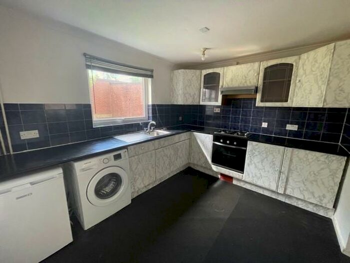 4 Bedroom House To Rent In Church Field Close, Northampton, NN2