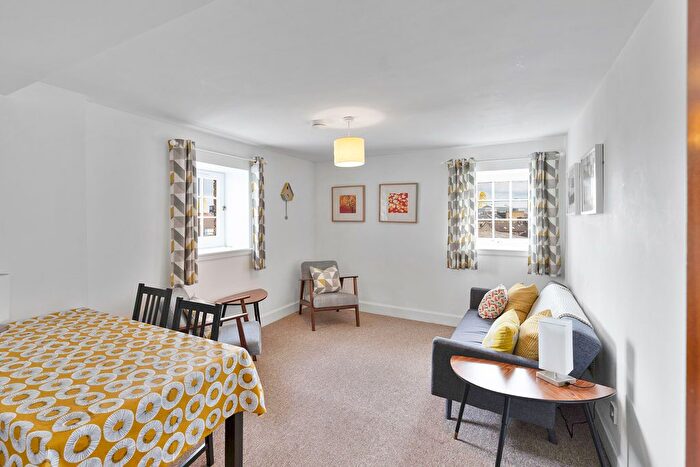 2 Bedroom Flat To Rent In Couper Street, Leith, Edinburgh, EH6