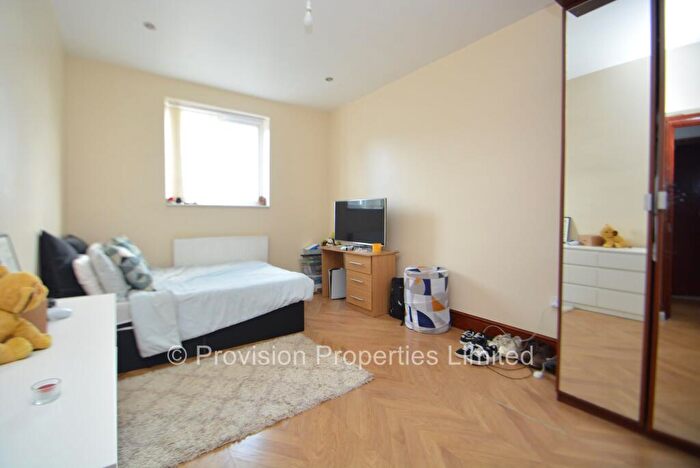 2 Bedroom Terraced House To Rent In Hill Top Street, Hyde Park, Leeds, LS6