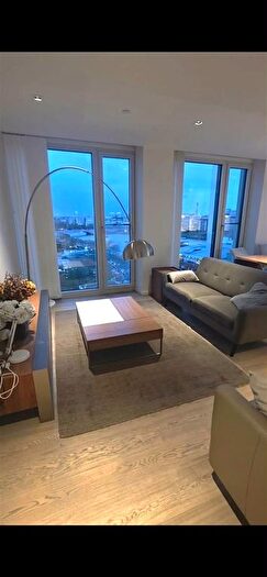 2 Bedroom Flat To Rent In Upper Ground, London, SE1