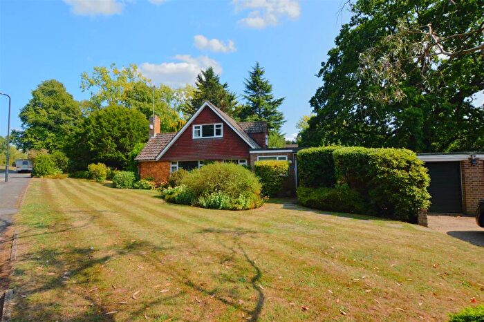 4 Bedroom Detached Bungalow For Sale In Wentworth Avenue, Slough, SL2