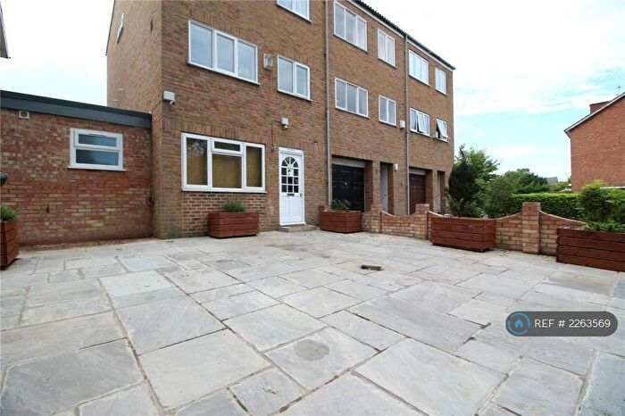 3 Bedroom Maisonette To Rent In Fairby Road, London, SE12