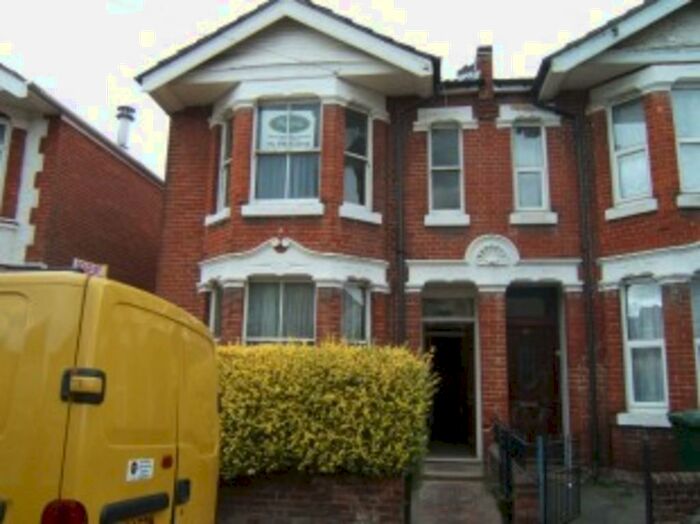 5 Bedroom Semi-Detached House To Rent In Harborough Road, The Polygon, SO15