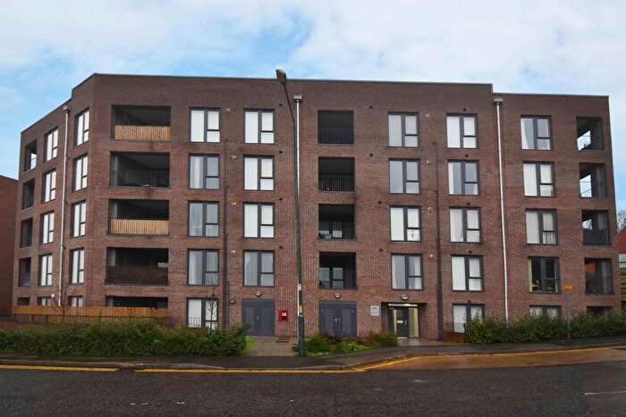 2 Bedroom Flat To Rent In Cross Street, Chatham, ME4