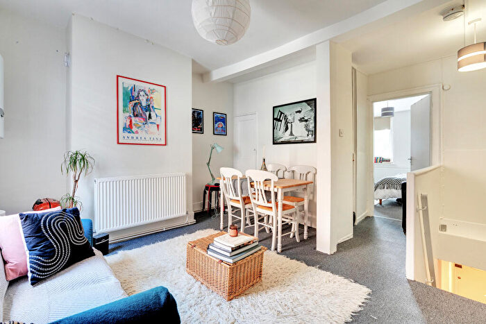 3 Bedroom Apartment To Rent In Upper Street, London, N1