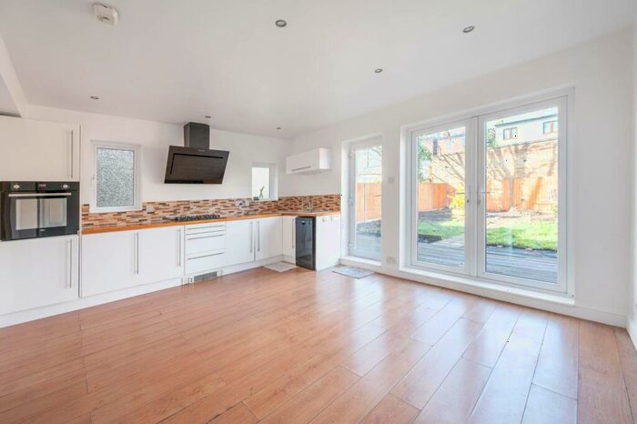 3 Bedroom House To Rent In Claremont Road, Cricklewood, London, NW2
