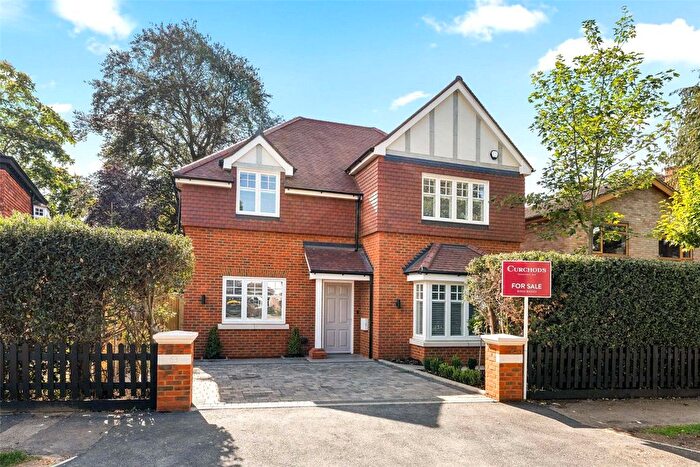 3 Bedroom Detached House For Sale In Woodland Grove, Weybridge, KT13