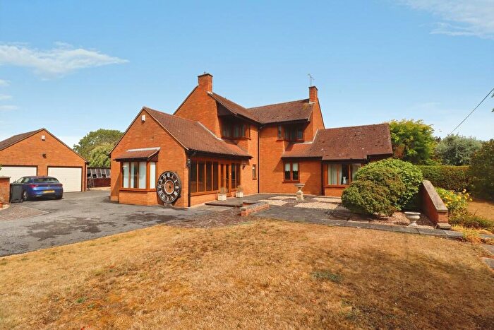 4 Bedroom Detached House For Sale In Mill Lane, Saxilby, LN1