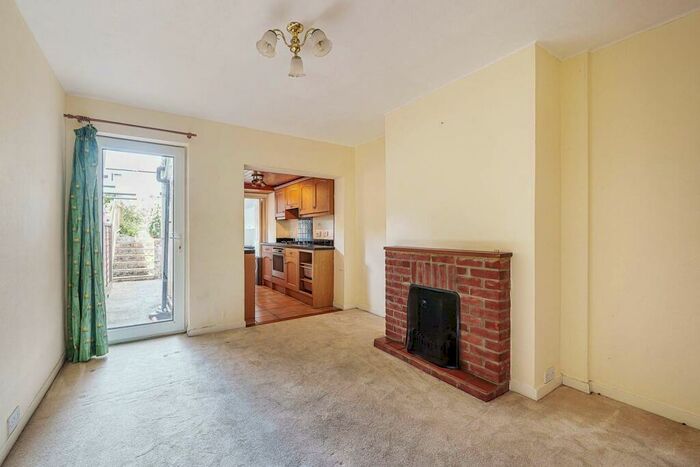 2 Bedroom Terraced House To Rent In Ludlow Road, Guildford, GU2