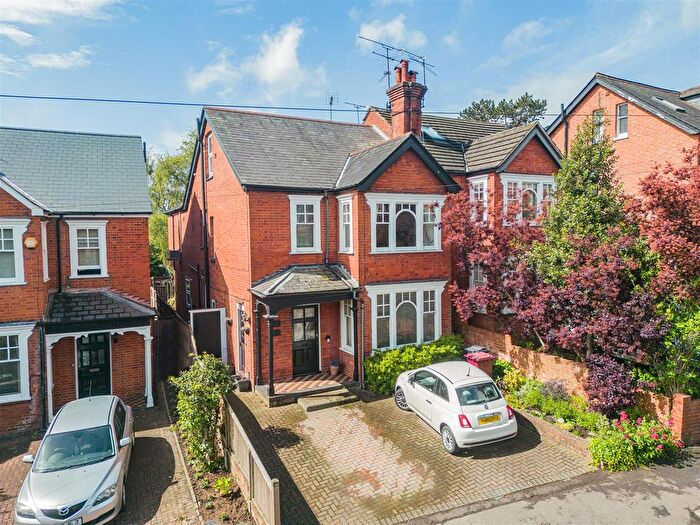 3 Bedroom Flat For Sale In Priest Hill, Caversham, Reading, RG4
