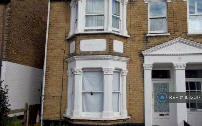 2 Bedroom Flat To Rent In Park Road, Westcliff-On-Sea, SS0