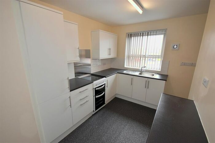 2 Bedroom Flat To Rent In Sunny Bank Road, Bury, BL9