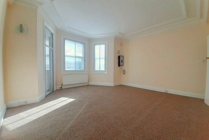 4 Bedroom Flat To Rent In Brent View House, North Circular Road, Golders Green, NW11