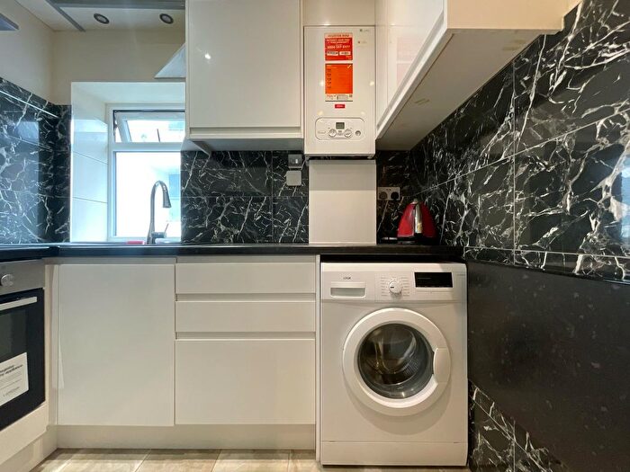 1 Bedroom Flat To Rent In Cowley Road, Acton, W3