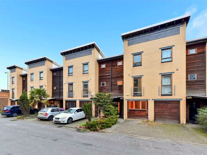4 Bedroom Town House To Rent In Indigo Mews, Ashton Street, Poplar, Blackwall, London, E14