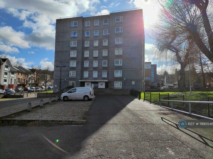3 Bedroom Flat To Rent In Wiseman Court, London, SE19